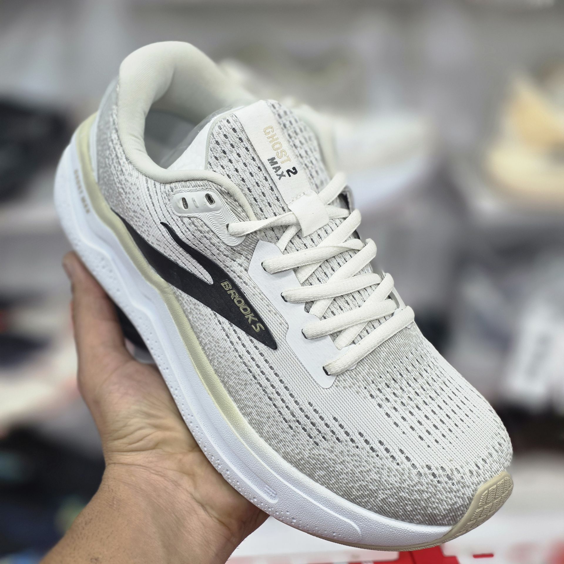 کتونی رانینگ و پیاده روی وارداتی بروکس گاست مکس Brooks ghost max / اصل ویتنام / سایز ۴۰ ۴۱ ۴۲ ۴۳ ۴۴ ۴۵