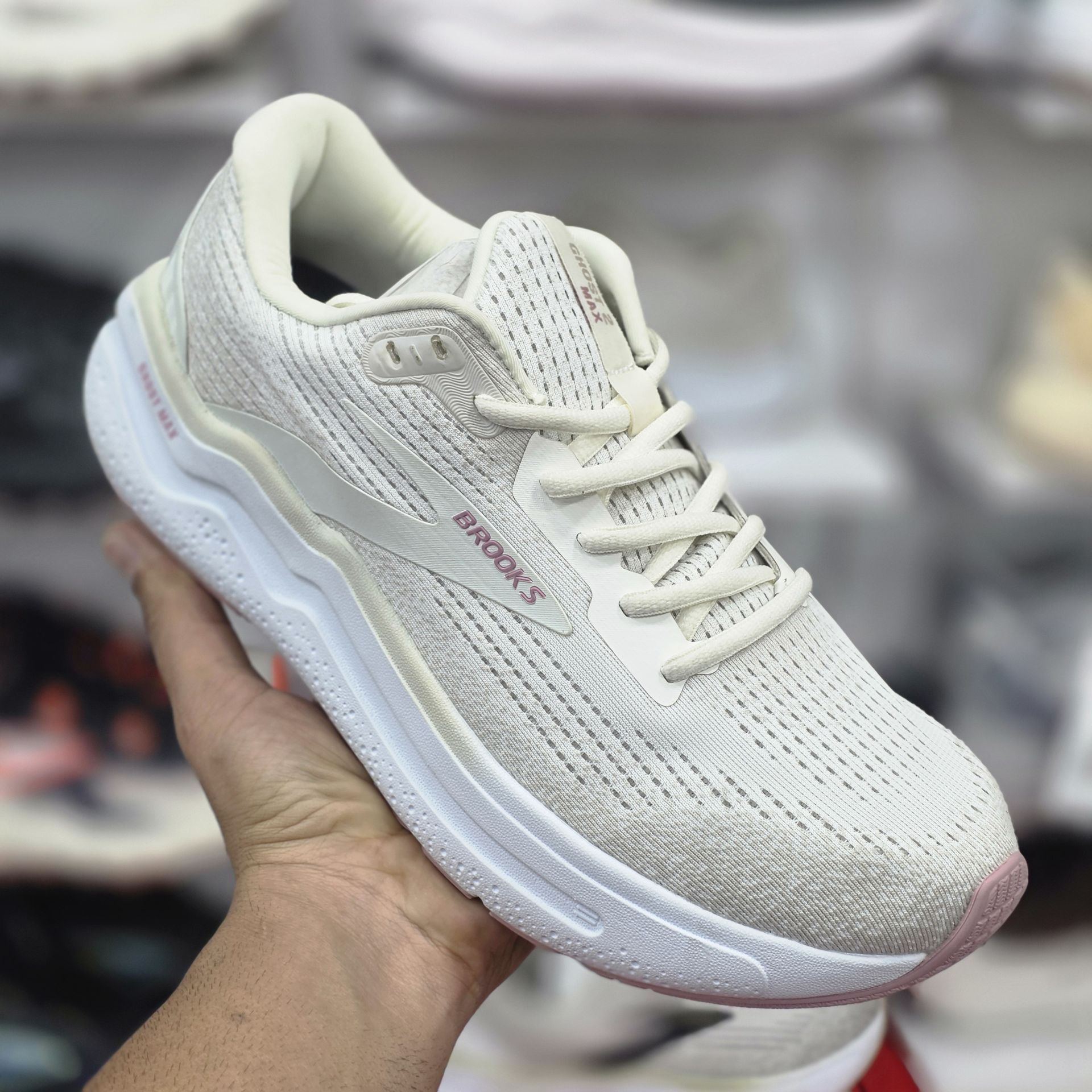 کتونی رانینگ و پیاده روی وارداتی بروکس گاست مکس Brooks ghost max / اصل ویتنام / سایز ۴۰ ۴۱ ۴۲ ۴۳ ۴۴ ۴۵