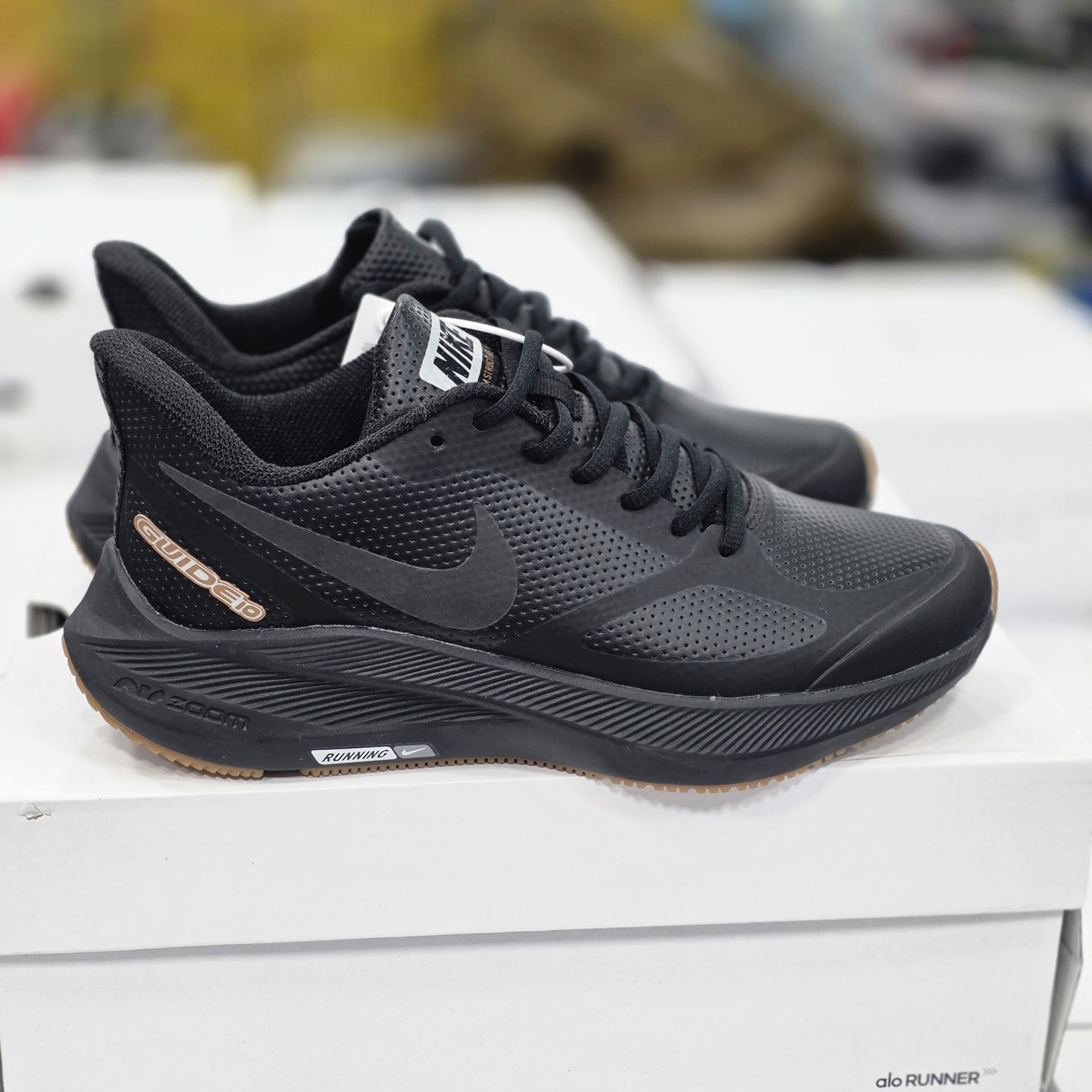 کتونی مردانه رانینگ گاید ۱۰ چرم ضد آب guide 10 / تولید ویتنام / وارداتی / سایز ۴۰ تا ۴۵ / nike guide 10