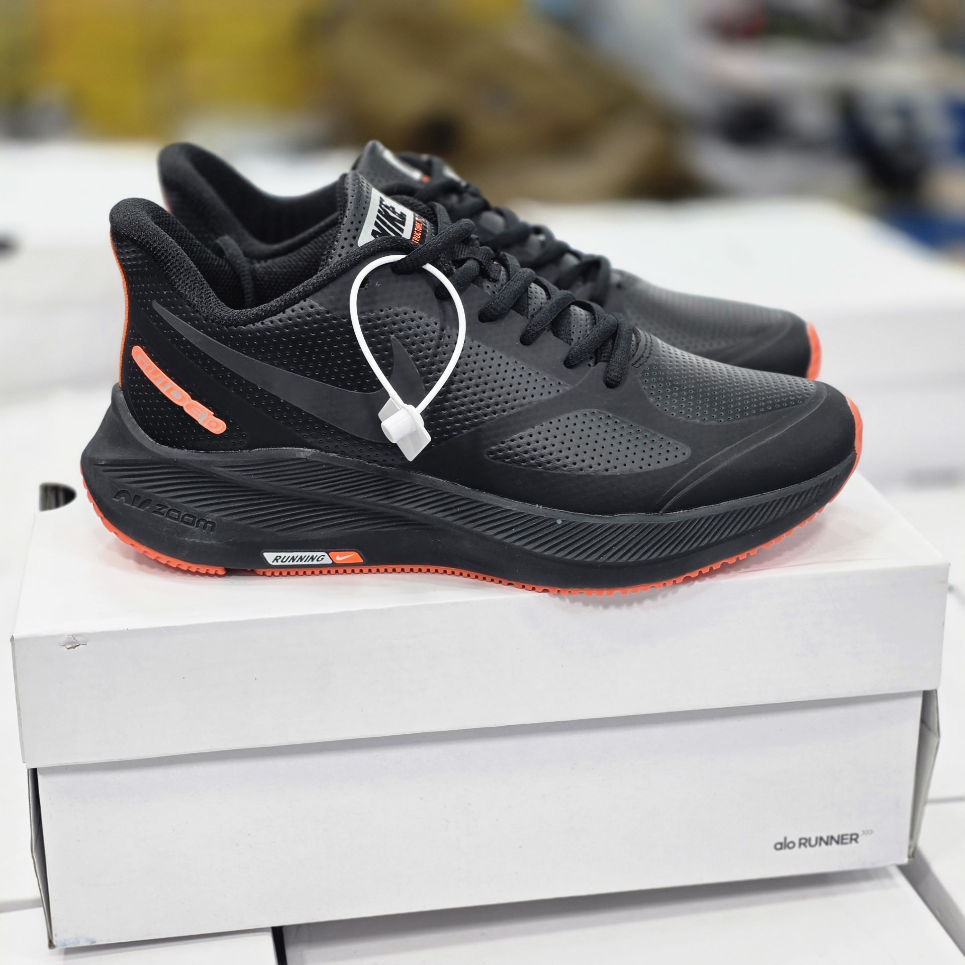 کتونی مردانه رانینگ گاید ۱۰ چرم ضد آب guide 10 / تولید ویتنام / وارداتی / سایز ۴۰ تا ۴۵ / nike guide 10