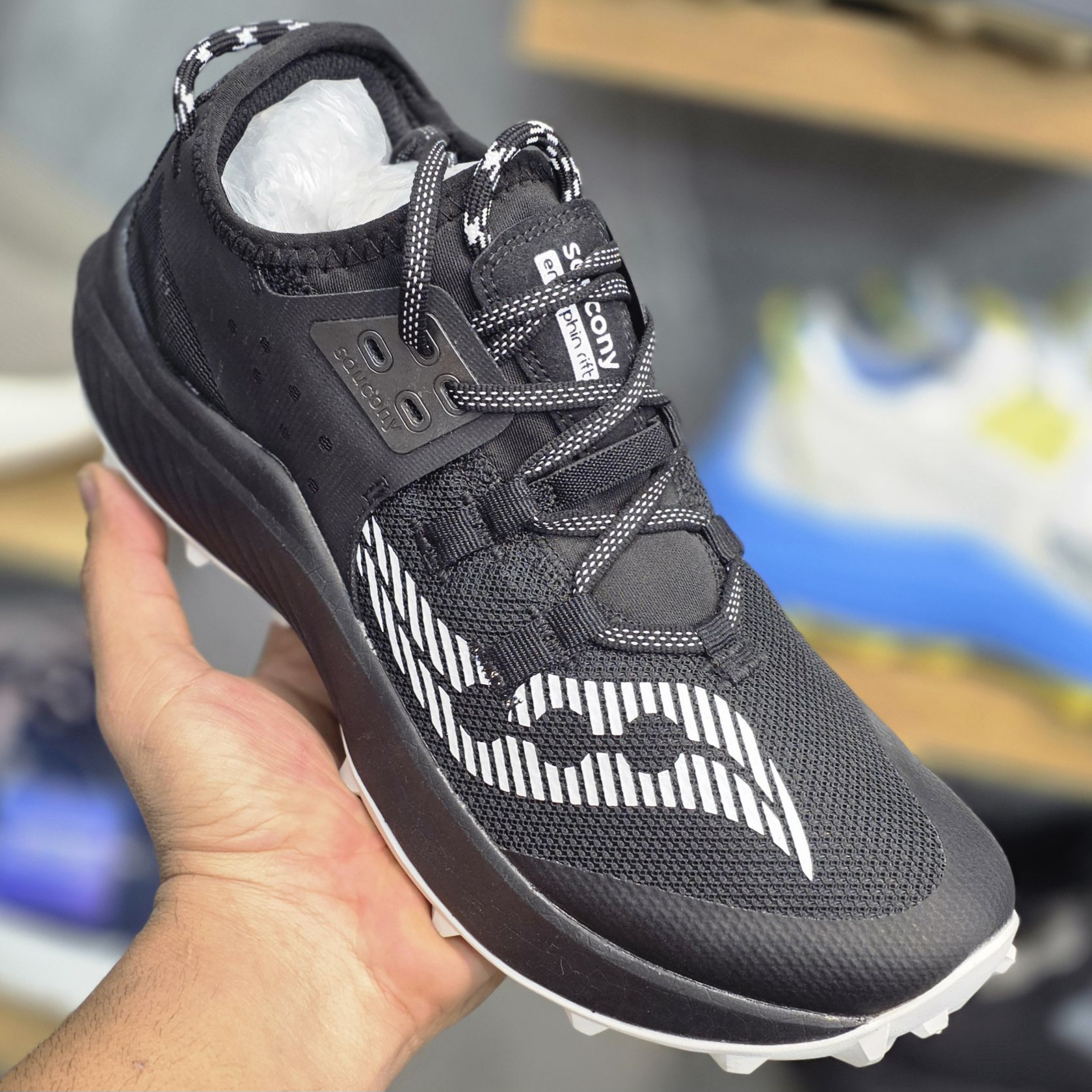 کتونی ویتنامی تراکینگ ساکونی اندورفین ریفت saucony endorphin rift / ضمانت کیفیت کالا / تک و عمده / سایز ۴۰ الی ۴۵