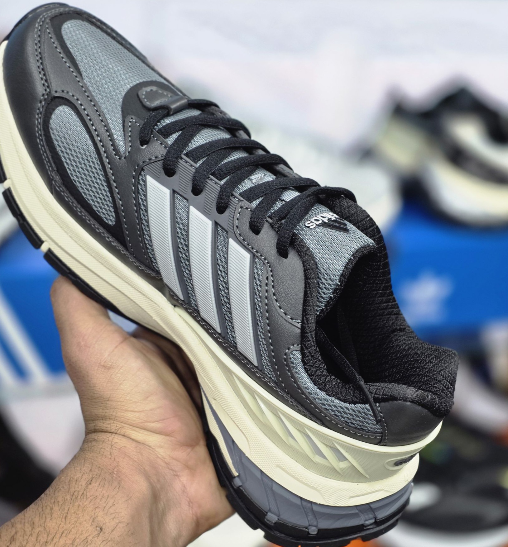 کتونی ویتنامی آدیداس مدل Adidas Response CL / ضمانت ویتنامی و کیفیت / فروش عمده و تک / سایز ۴۰ الی ۴۵