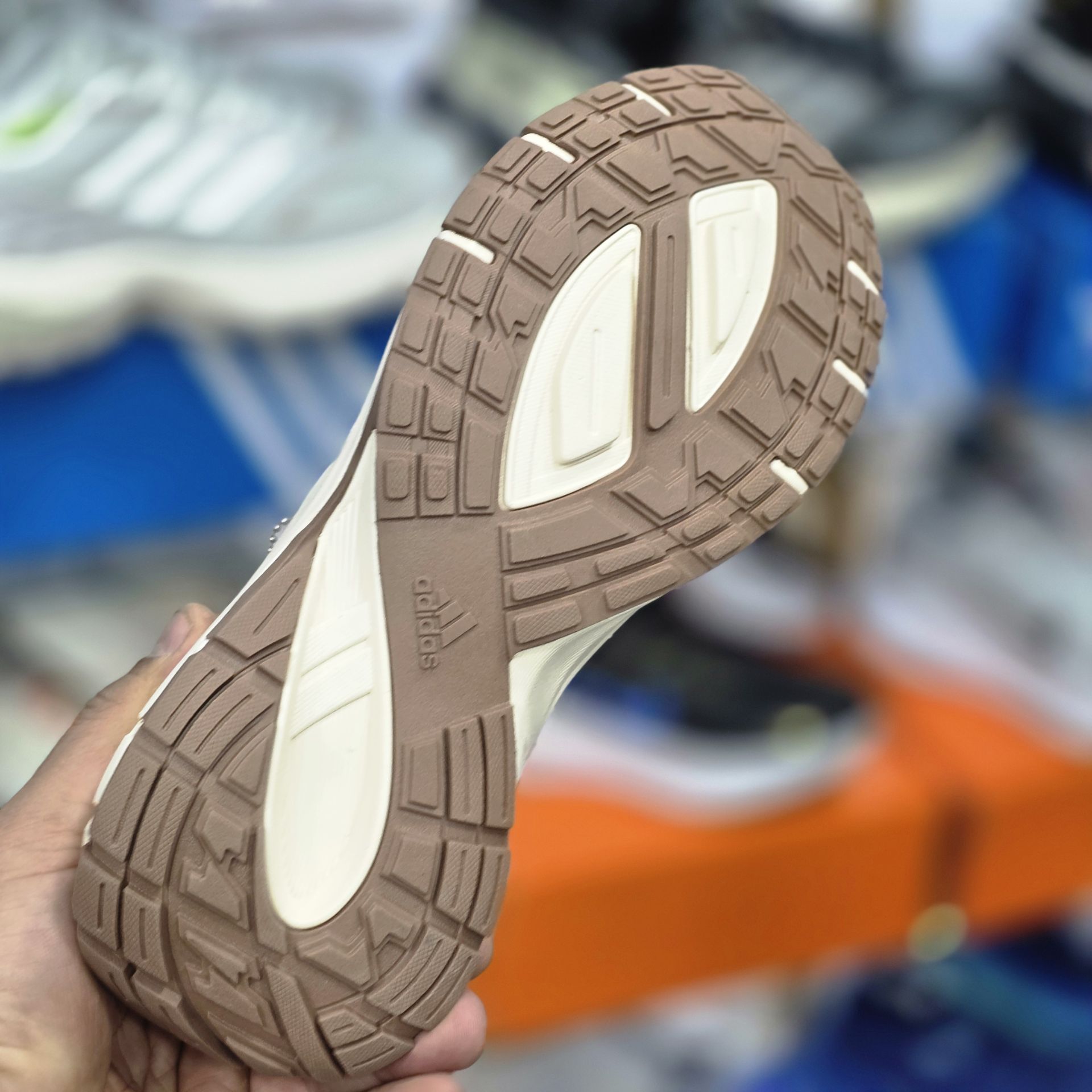 کتونی ویتنامی آدیداس مدل Adidas Response CL / ضمانت ویتنامی و کیفیت / فروش عمده و تک / سایز ۴۰ الی ۴۵