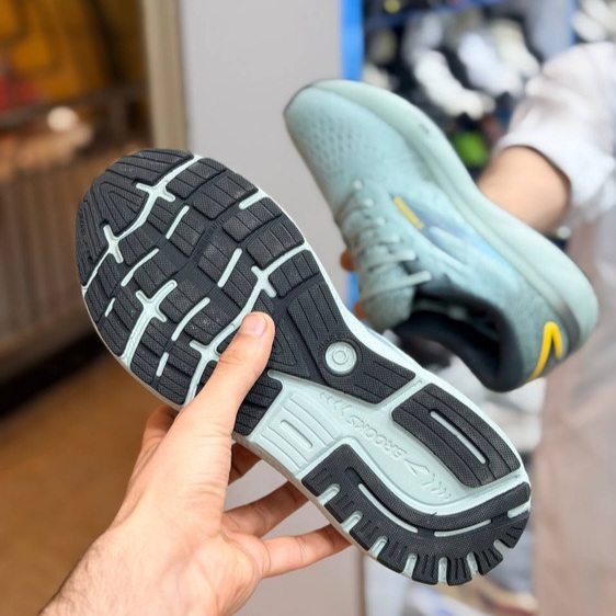 کتونی رانینگ و پیاده روی وارداتی بروکس گاست ۱۶ Brooks ghost 16 / اصل ویتنام / سایز ۴۰ ۴۱ ۴۲ ۴۳ ۴۴ ۴۵