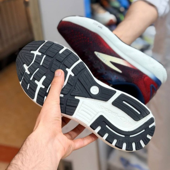 کتونی رانینگ و پیاده روی وارداتی بروکس گاست ۱۶ Brooks ghost 16 / اصل ویتنام / سایز ۴۰ ۴۱ ۴۲ ۴۳ ۴۴ ۴۵