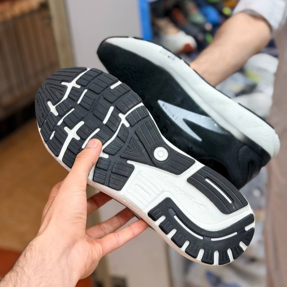 کتونی رانینگ و پیاده روی وارداتی بروکس گاست ۱۶ Brooks ghost 16 / اصل ویتنام / سایز ۴۰ ۴۱ ۴۲ ۴۳ ۴۴ ۴۵
