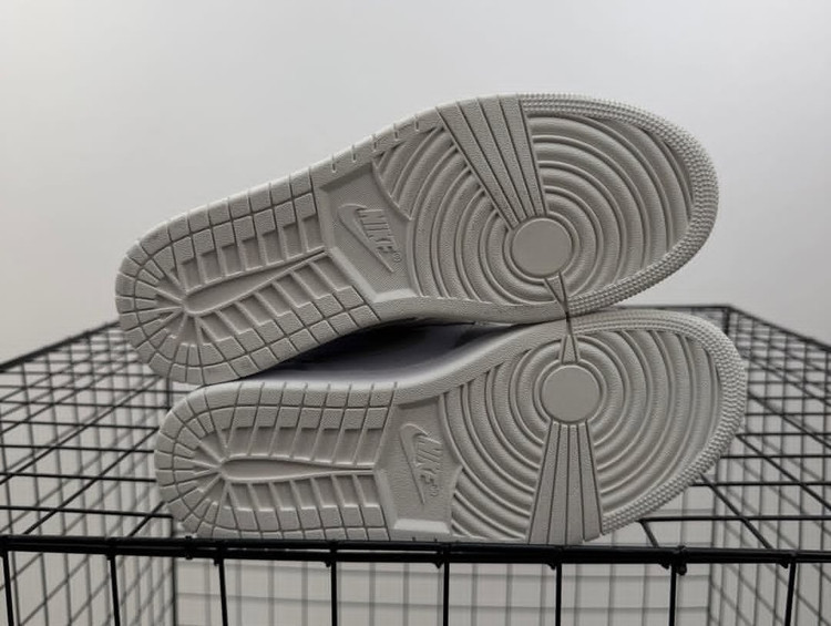 کتونی مردانه نایک ایر جردن وان / وارداتی ویتنام / سایز ۴۰ تا ۴۵ / فروش بصورت عمده و تک / Nike Air Jordan 1 Low Vietnam