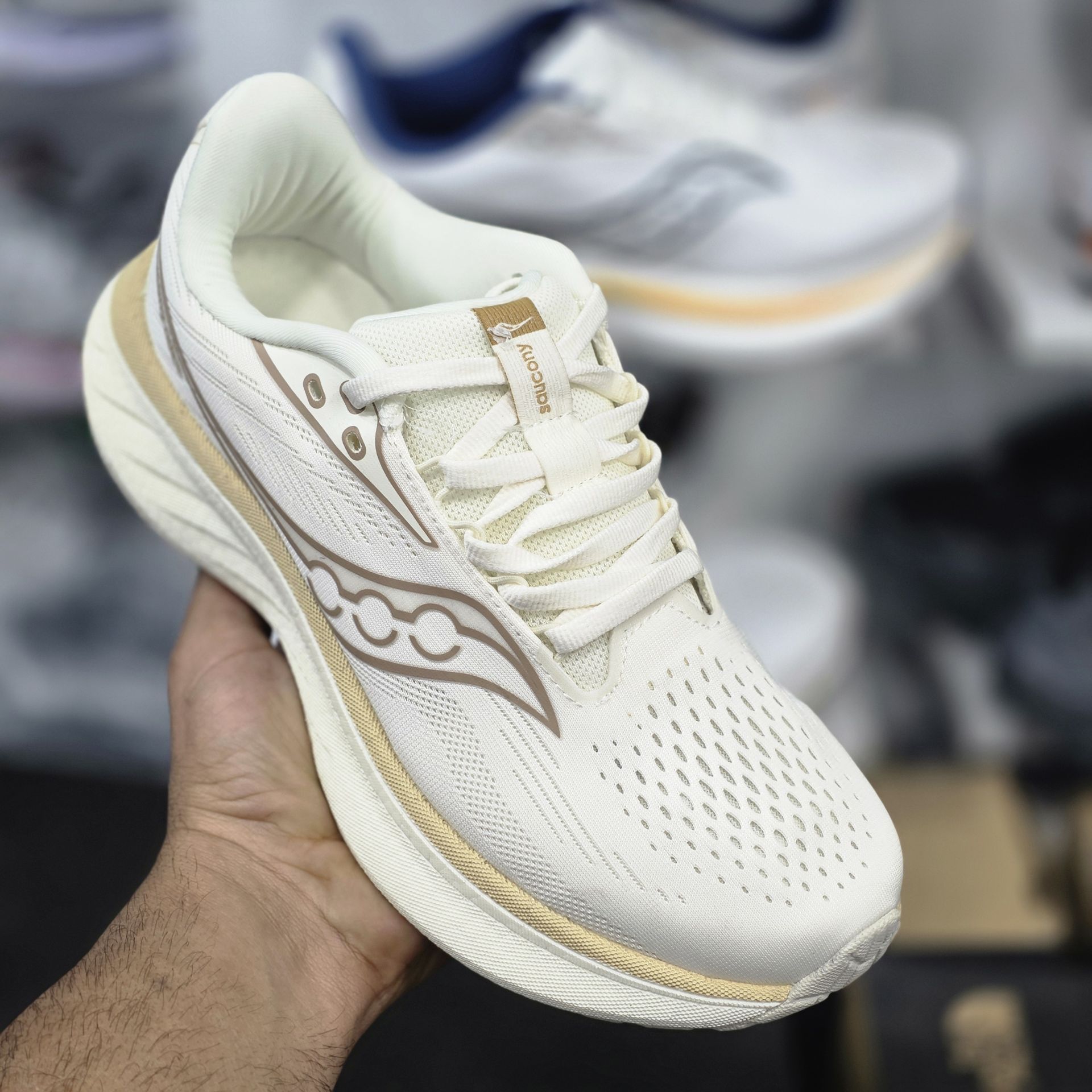 کتونی رانینگ و پیاده روی ساکونی مدل راید ۱۸ Saucony Ride 18/ ضمانت کیفیت کالا / فروش عمده و تک / سایز بندی ۴۰ ۴۱ ۴۲ ۴۳ ۴۴ ۴۵