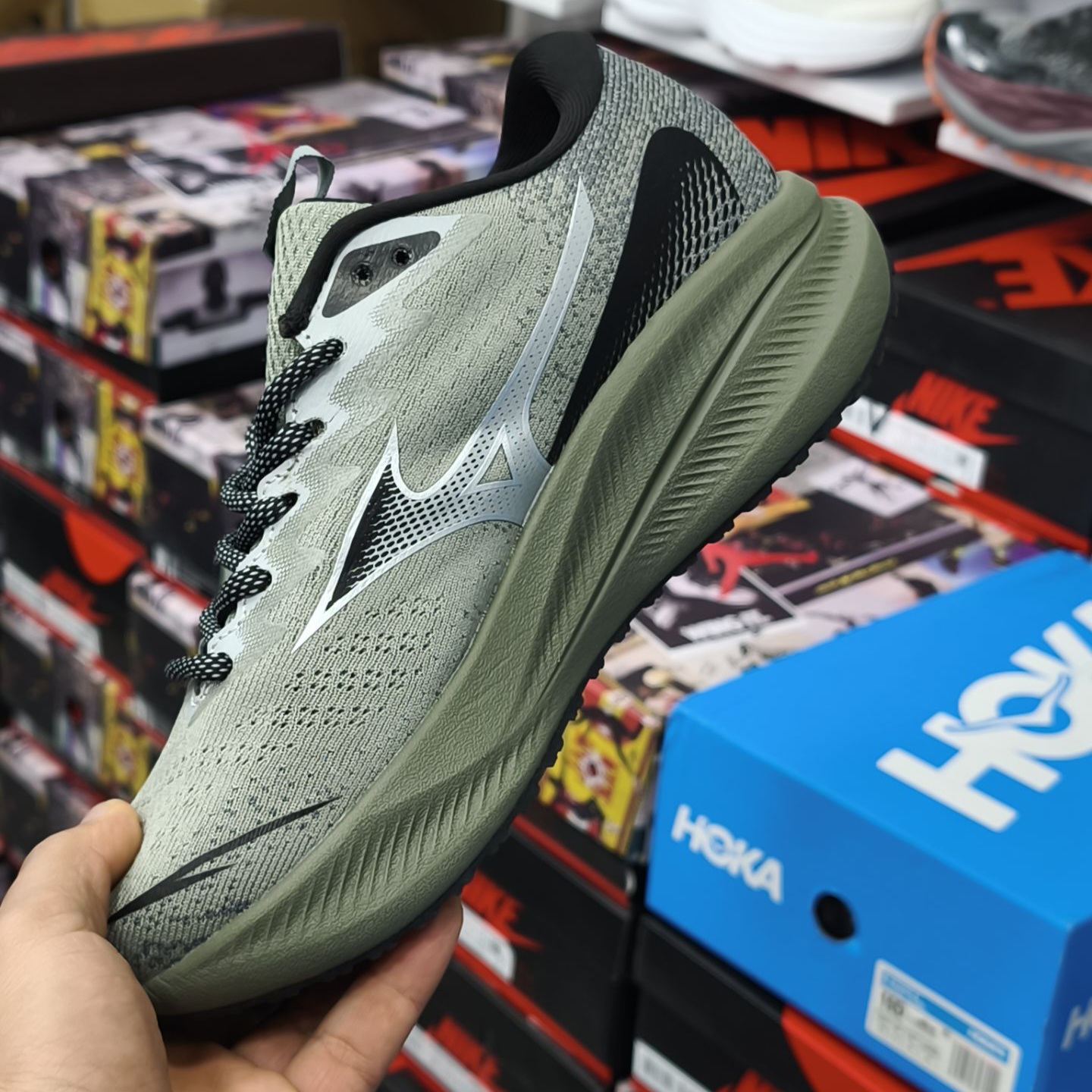 کتونی میزانو آسترو پلاس Mizuno astro plus / ضمانت ویتنامی و کیفیت / سایز ۴۰ الی ۴۵
