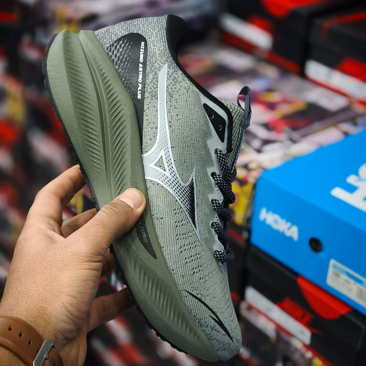 کتونی میزانو آسترو پلاس Mizuno astro plus / ضمانت ویتنامی و کیفیت / سایز ۴۰ الی ۴۵