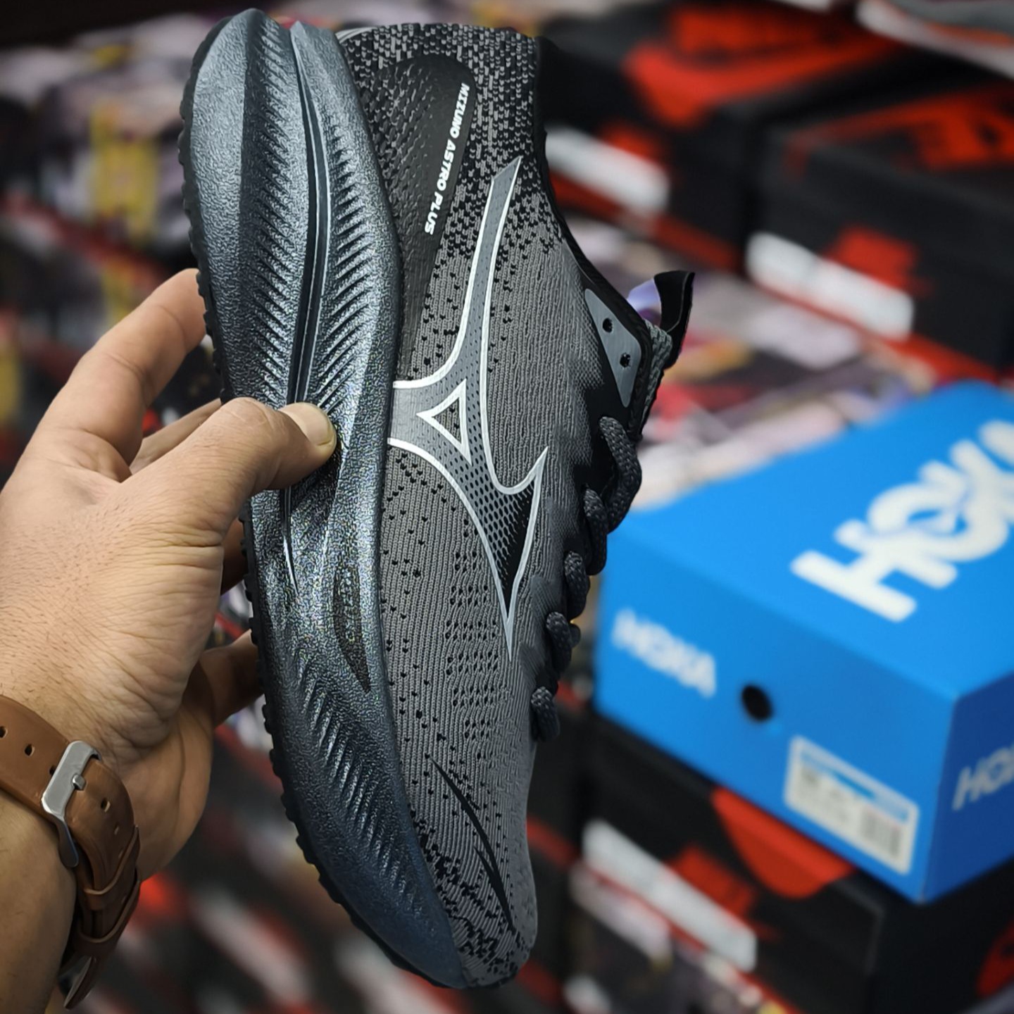 کتونی میزانو آسترو پلاس Mizuno astro plus / ضمانت ویتنامی و کیفیت / سایز ۴۰ الی ۴۵