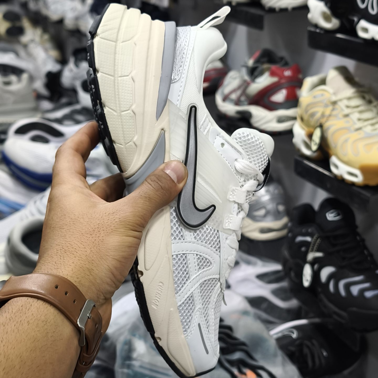 کتونی ویتنامی نایک کشلون وی تو کی | وارداتی ویتنام | باجعبه Nike V2k Run سایز بندی کامل 40 تا 45