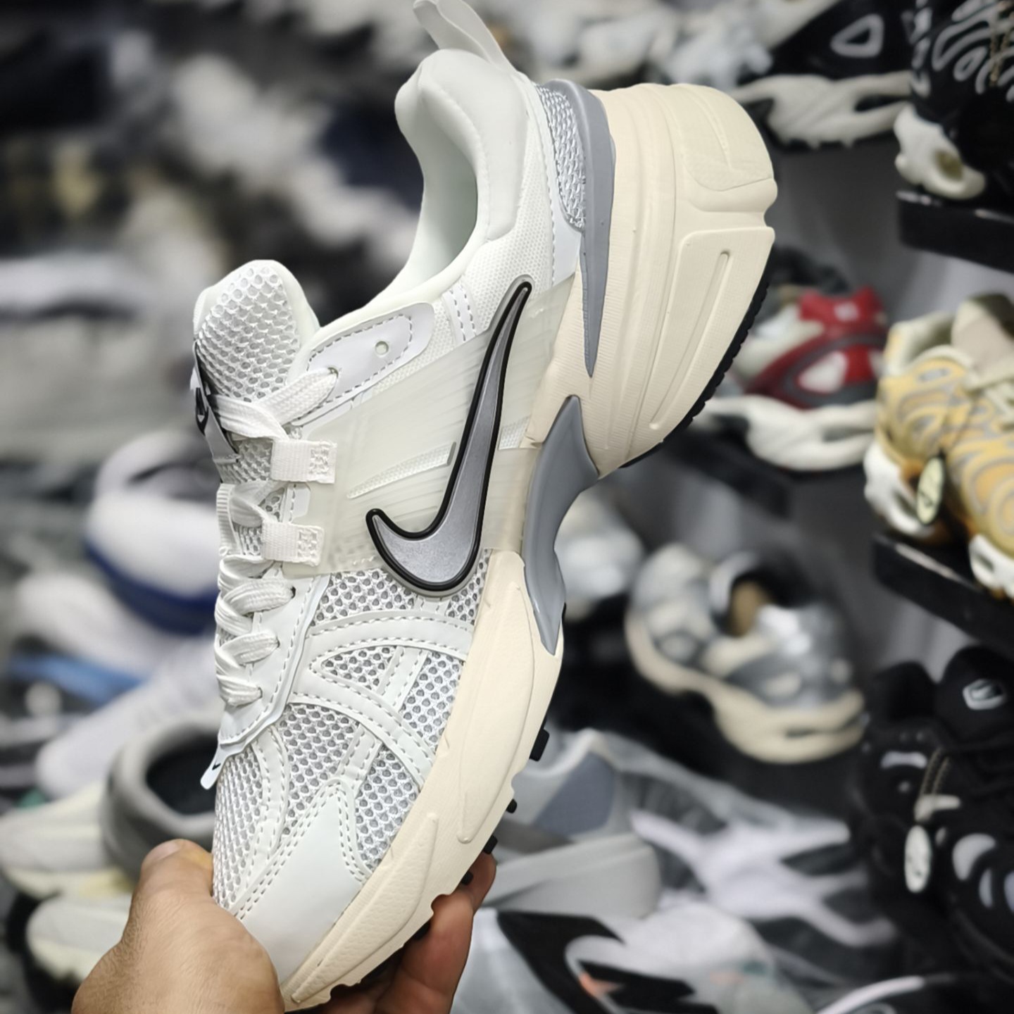 کتونی ویتنامی نایک کشلون وی تو کی | وارداتی ویتنام | باجعبه Nike V2k Run سایز بندی کامل 40 تا 45