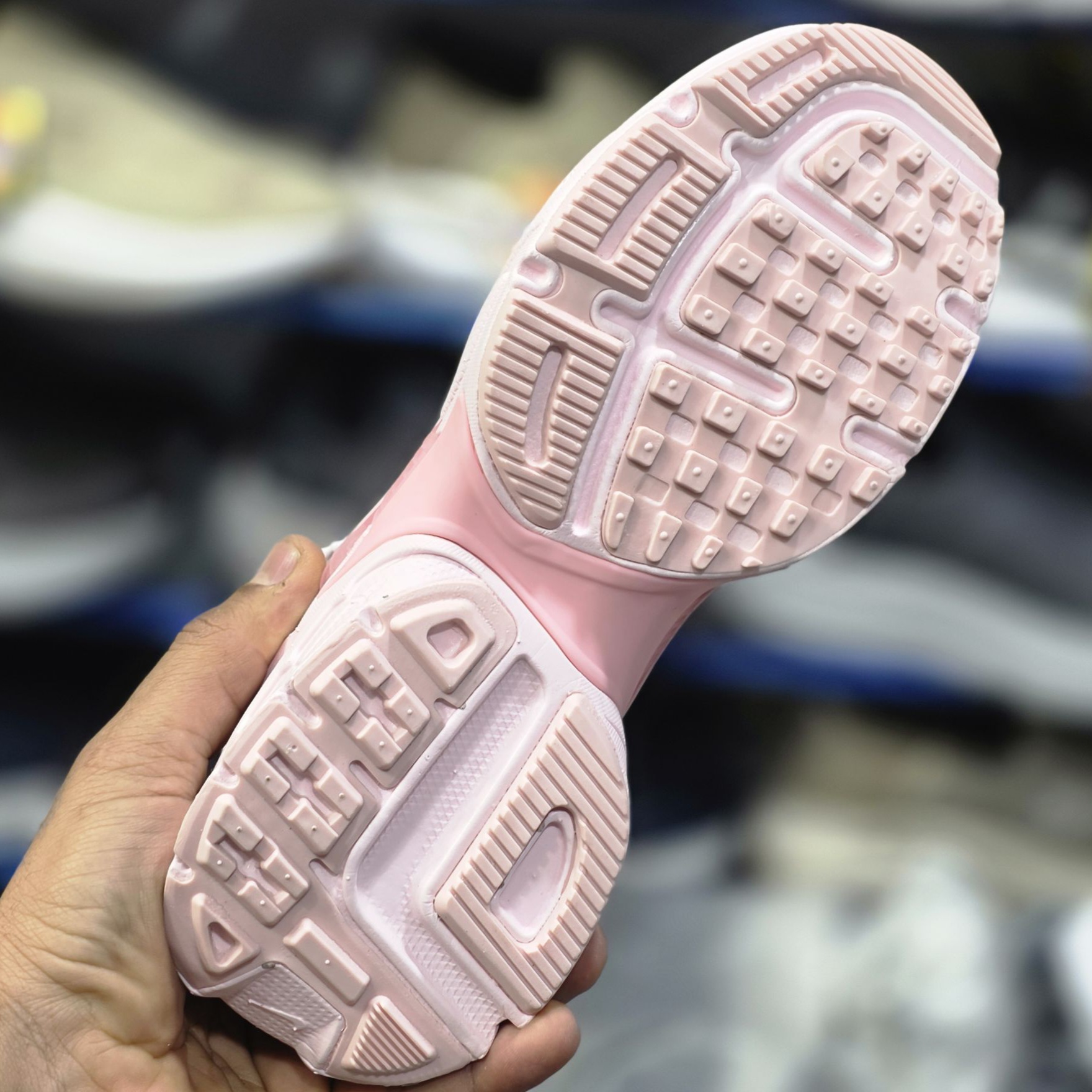 کتونی ویتنامی زنانه نایک کشلون وی تو کی | وارداتی ویتنام | باجعبه Nike V2k Run سایز بندی کامل 37 تا 40