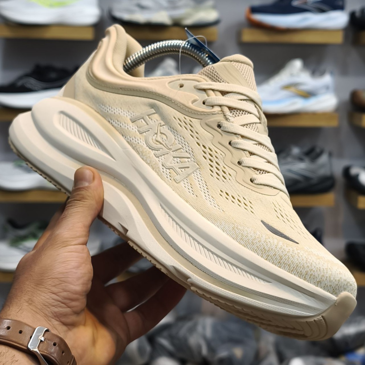 کتونی رانینگ و پیاده روی هوکا باندی ۹ hoka bondi 9 کیفیت مستر سایز بندی ۴۰ تا ۴۵