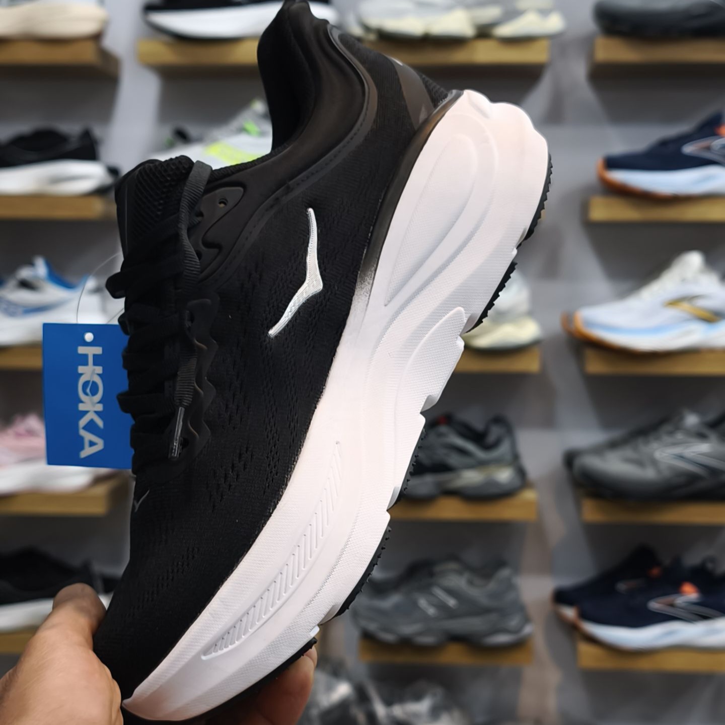 کتونی رانینگ و پیاده روی هوکا باندی ۹ hoka bondi 9 کیفیت مستر سایز بندی ۴۰ تا ۴۵