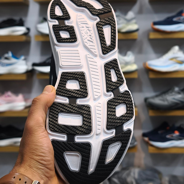 کتونی رانینگ و پیاده روی هوکا باندی ۹ hoka bondi 9 کیفیت مستر سایز بندی ۴۰ تا ۴۵