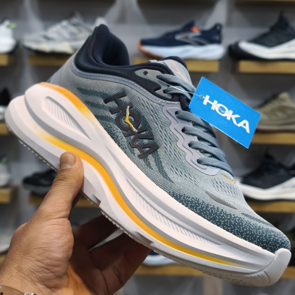 کتونی رانینگ و پیاده روی هوکا باندی ۹ hoka bondi 9 کیفیت مستر سایز بندی ۴۰ تا ۴۵