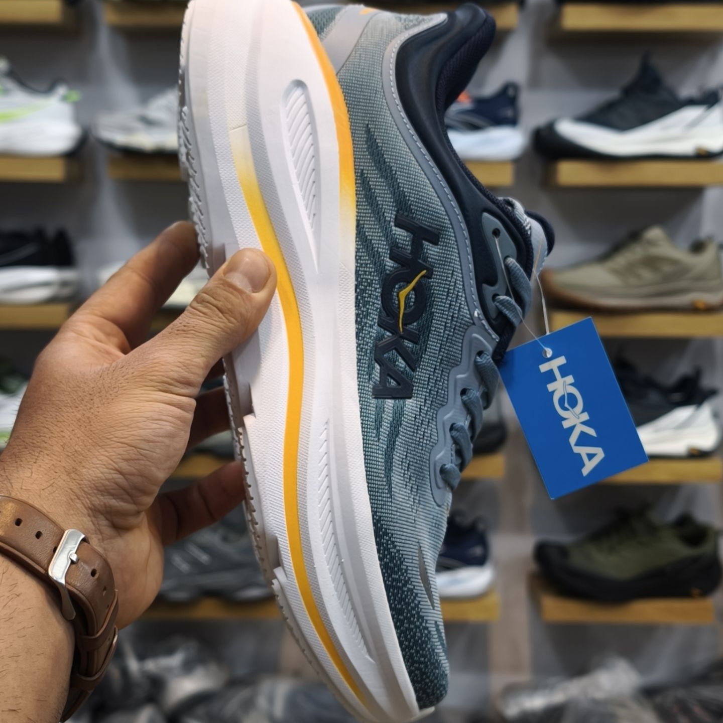 کتونی رانینگ و پیاده روی هوکا باندی ۹ hoka bondi 9 کیفیت مستر سایز بندی ۴۰ تا ۴۵