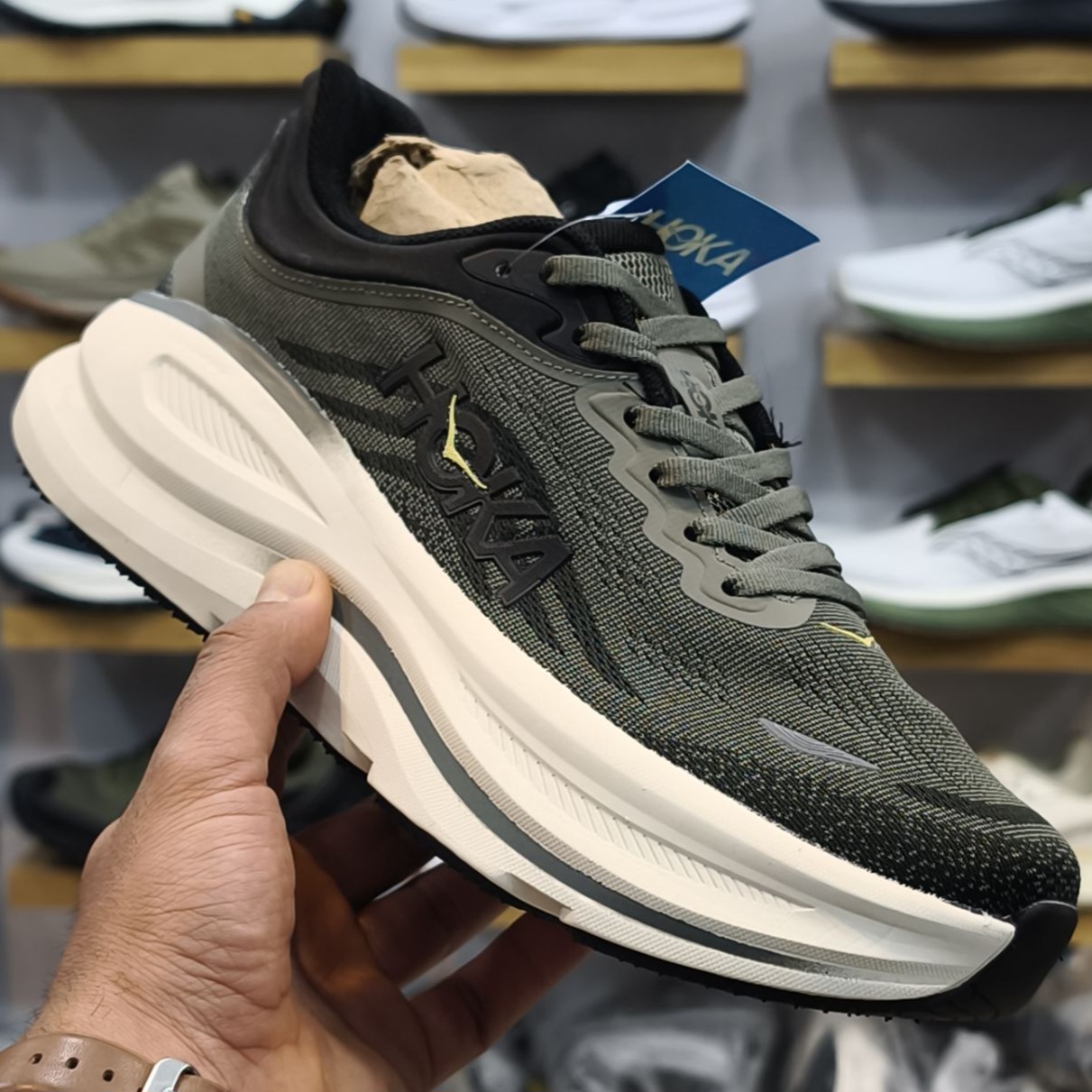 کتونی رانینگ و پیاده روی هوکا باندی ۹ hoka bondi 9 کیفیت مستر سایز بندی ۴۰ تا ۴۵