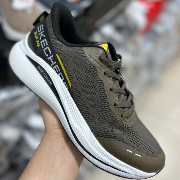 کتونی رانینگ و پیاده روی اسکیچرز / Skechers Slip Ins / اسلیپ طبی و سبک و راحت / سایز 40 تا 45 / فروش بصورت عمده و تک