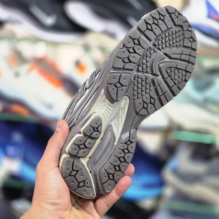 کفش نیوبالانس ۱۹۰۶ / Newbalance 1906 / سایز۴۰ الی ۴۵ / ساخت ویتنام / فروش بصورت عمده و تک / ضمانت کالا