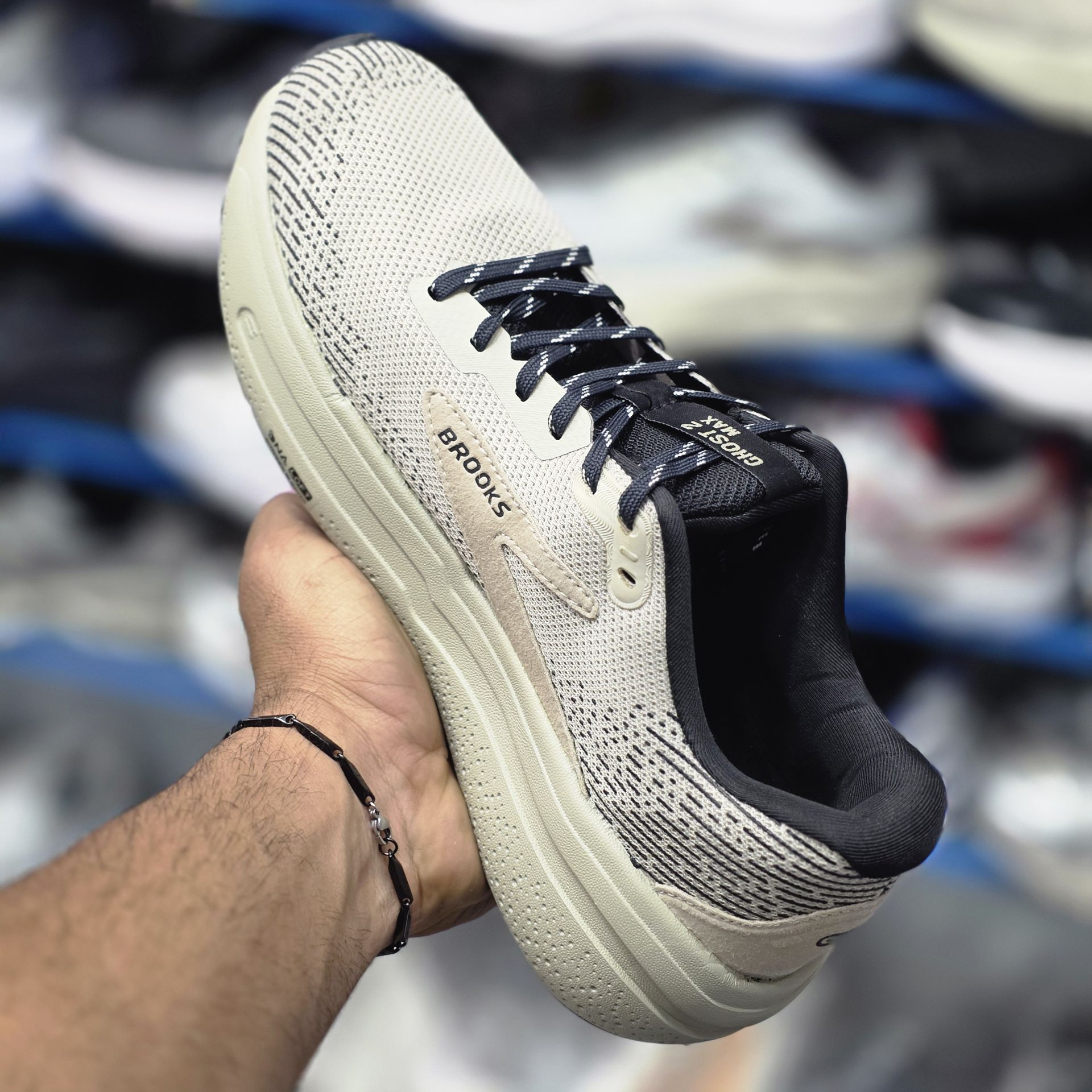 کتونی رانینگ و پیاده روی وارداتی بروکس گاست مکس ۲ Brooks ghost max 2 / اصل ویتنام / سایز ۴۰ ۴۱ ۴۲ ۴۳ ۴۴ ۴۵
