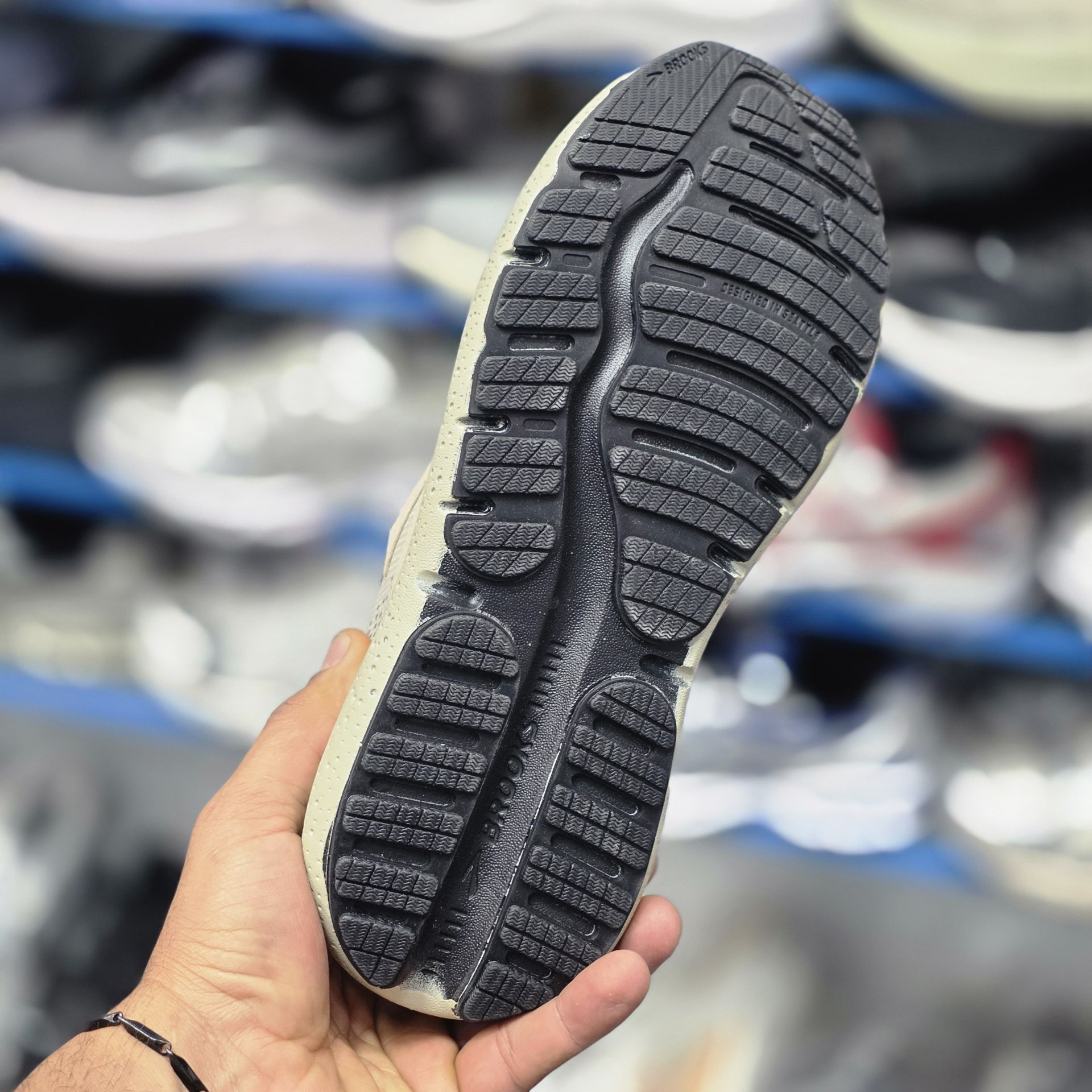 کتونی رانینگ و پیاده روی وارداتی بروکس گاست مکس ۲ Brooks ghost max 2 / اصل ویتنام / سایز ۴۰ ۴۱ ۴۲ ۴۳ ۴۴ ۴۵