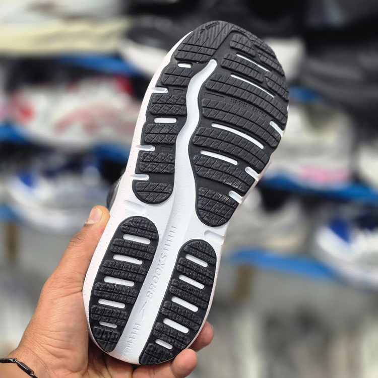 کتونی رانینگ و پیاده روی وارداتی بروکس گاست مکس ۲ Brooks ghost max 2 / اصل ویتنام / سایز ۴۰ ۴۱ ۴۲ ۴۳ ۴۴ ۴۵