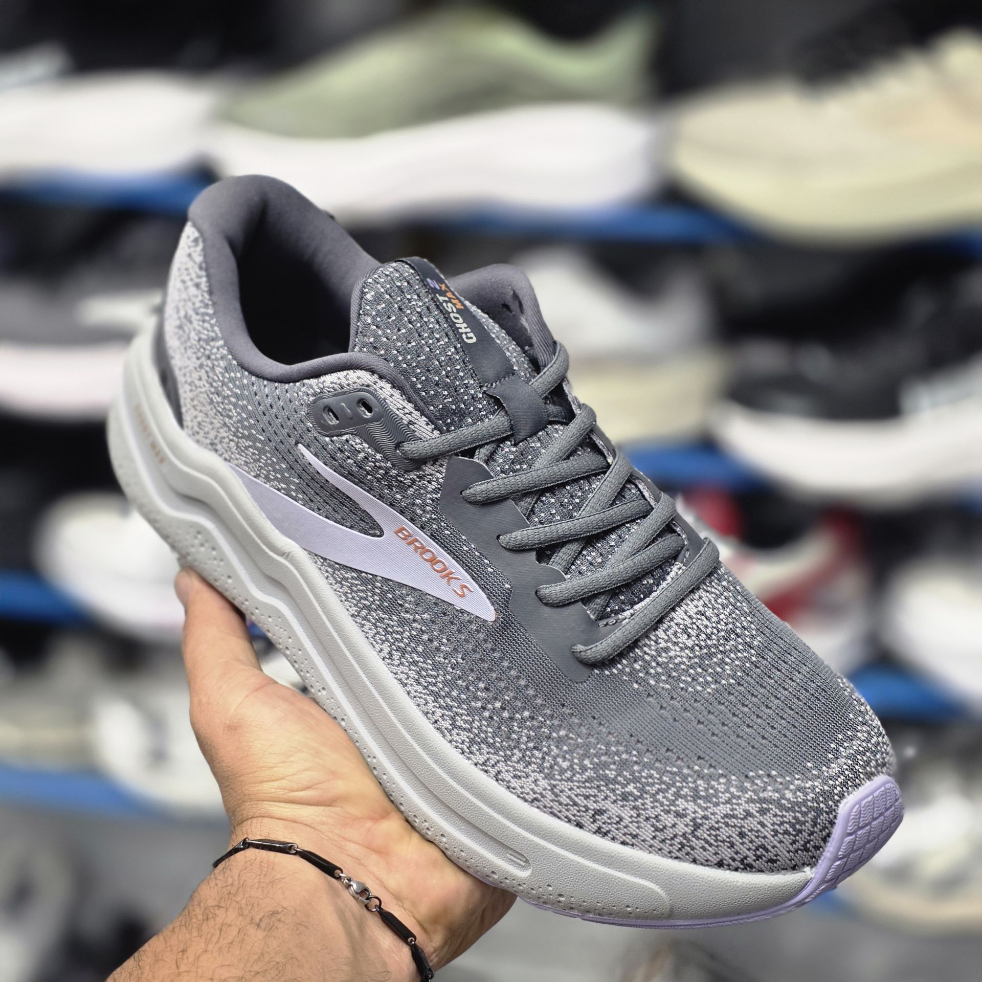 کتونی رانینگ و پیاده روی وارداتی بروکس گاست مکس ۲ Brooks ghost max 2 / اصل ویتنام / سایز ۴۰ ۴۱ ۴۲ ۴۳ ۴۴ ۴۵