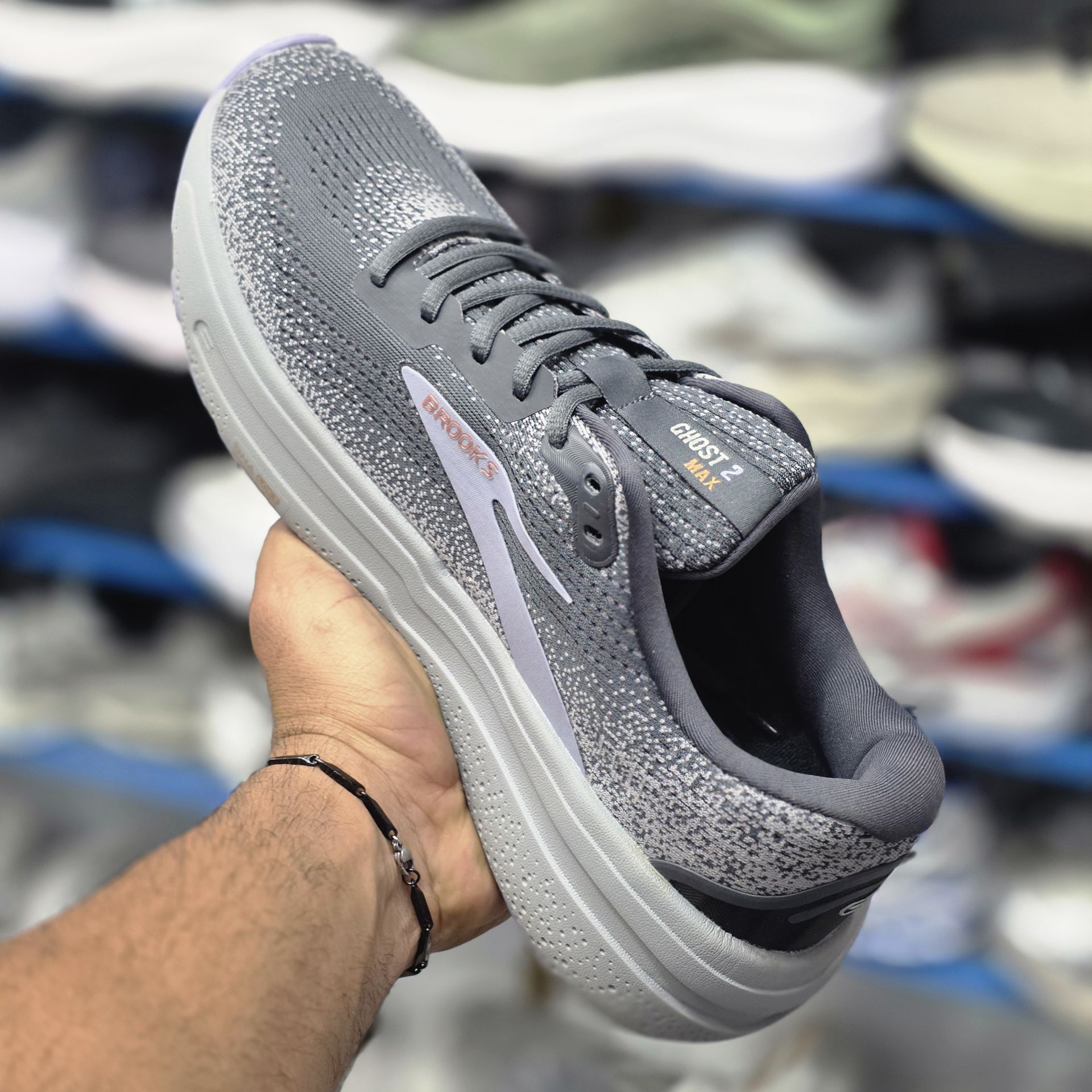 کتونی رانینگ و پیاده روی وارداتی بروکس گاست مکس ۲ Brooks ghost max 2 / اصل ویتنام / سایز ۴۰ ۴۱ ۴۲ ۴۳ ۴۴ ۴۵