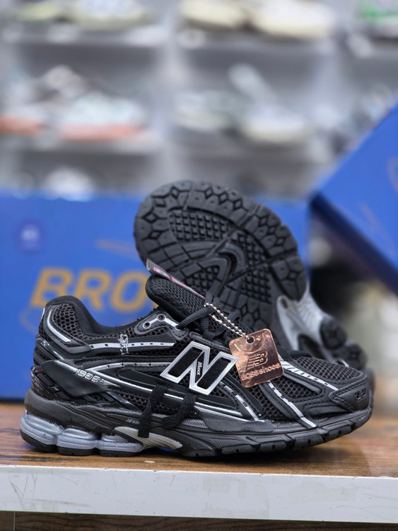 کتونی نیوبالانس ۱۹۰۶ / Newbalance 1906 / سایز۴۰ الی ۴۵ / ساخت ویتنام / فروش بصورت عمده و تک / ضمانت کالا