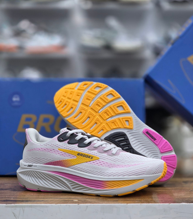 کتونی بروکس گاست ۱۷ / Brooks Ghost 1۷ / سایزبندی 40 تا 45/ساخت ویتنام/ فروش تک و عمده/ ضمانت کالا