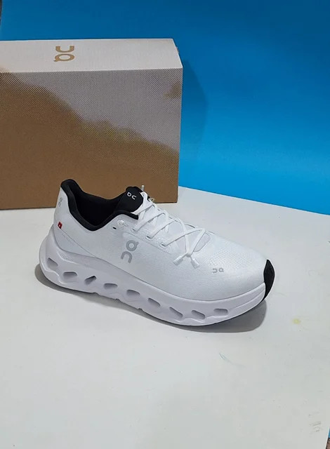 کتونی مسترکوالیتی کیوسی آن رانینگ QC ON RUNNING / سایز ۴۰ الی ۴۵ / ساخت ویتنام/ فروش تک و عمده/ ضمانت اصالت کالا