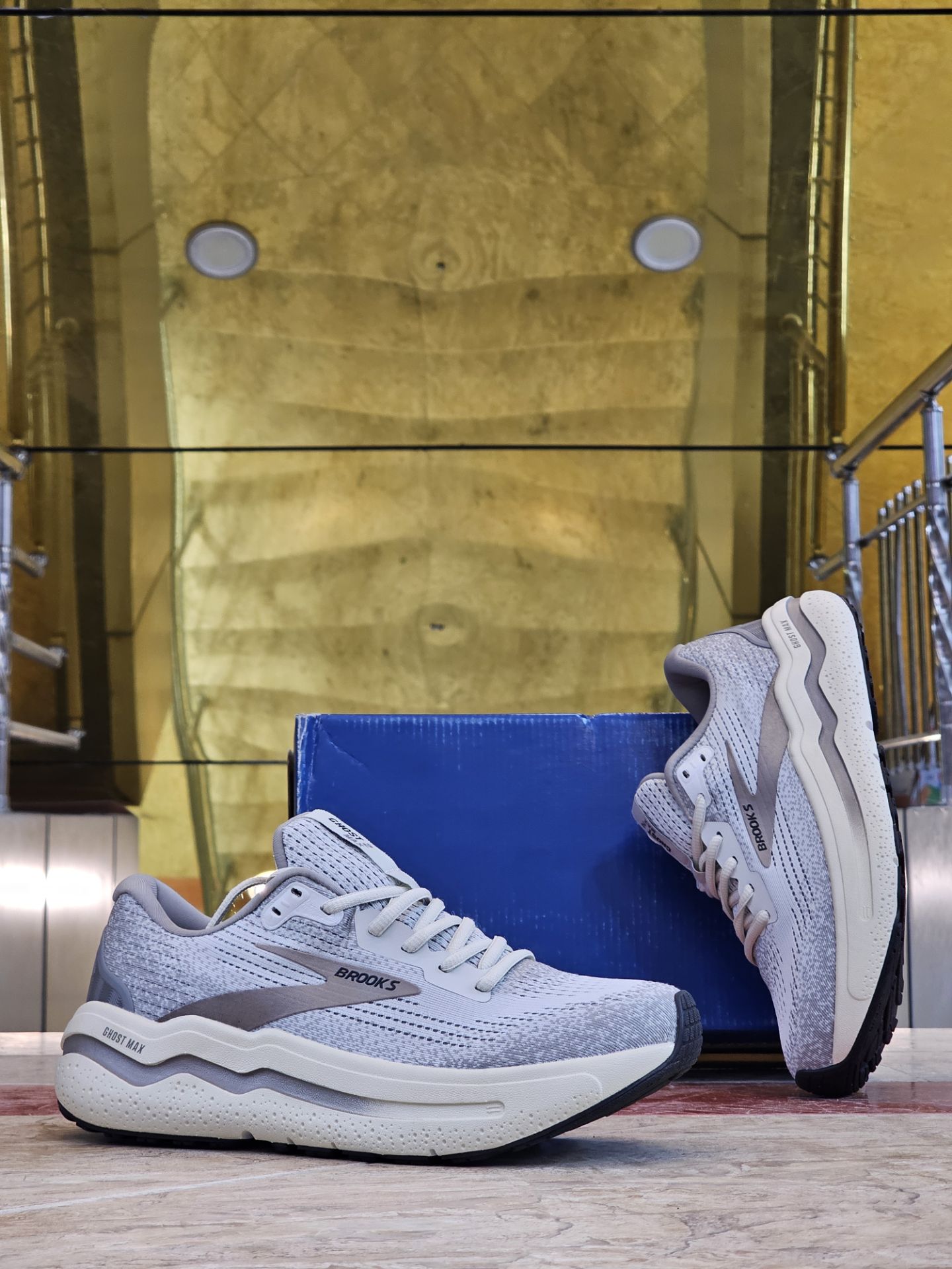 کتونی رانینگ و پیاده روی وارداتی بروکس گاست مکس ۲/Brooks ghost max 2 / ساخت ویتنام / سایز 40 الی 45/ضمانت اصالت کالا