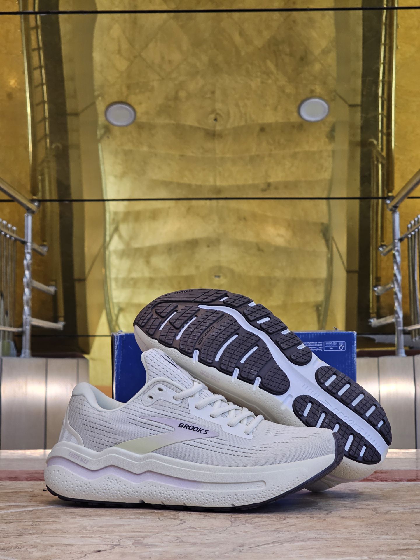 کتونی رانینگ و پیاده روی وارداتی بروکس گاست مکس ۲/Brooks ghost max 2 / ساخت ویتنام / سایز 40 الی 45/ضمانت اصالت کالا