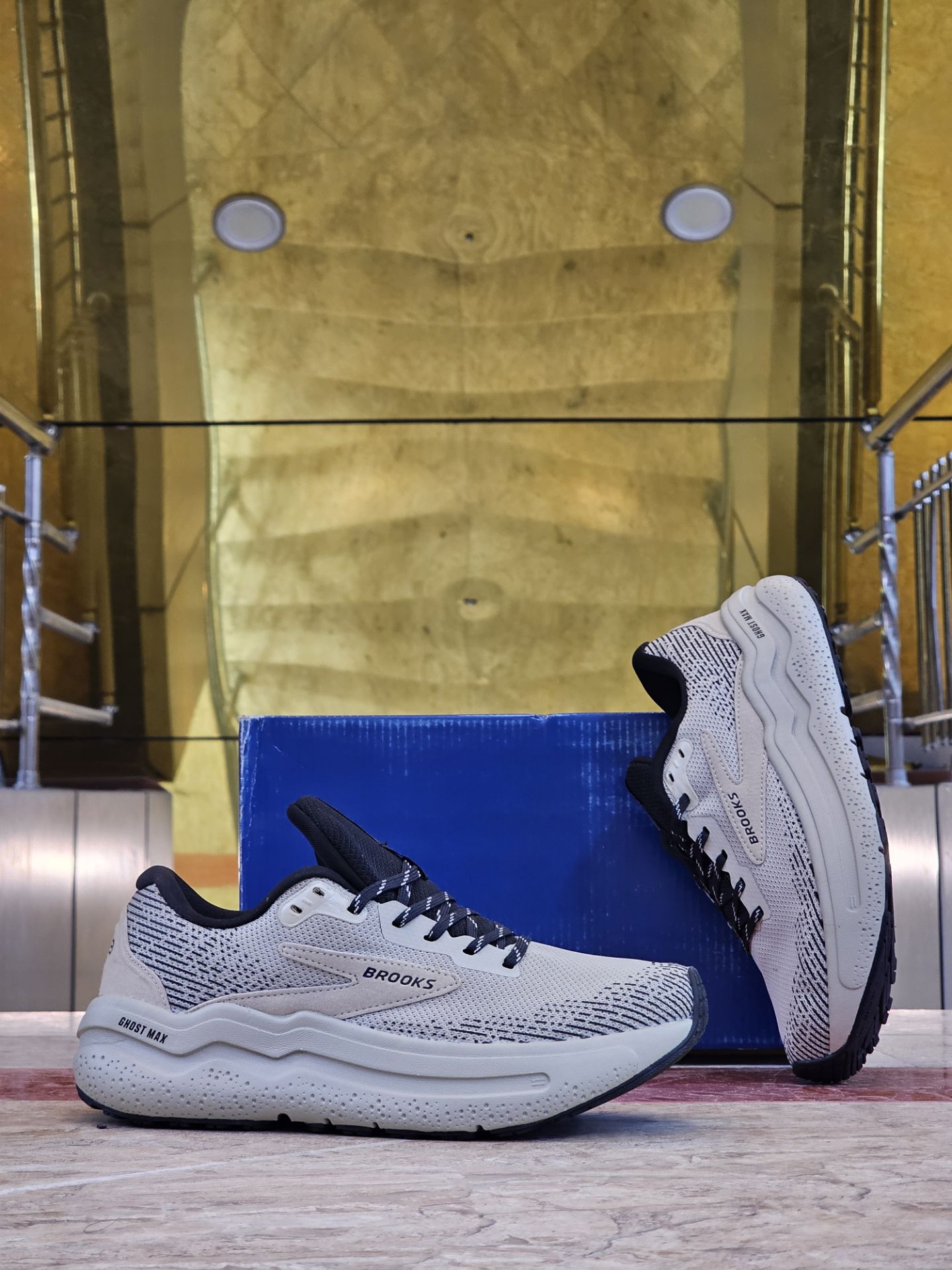 کتونی رانینگ و پیاده روی وارداتی بروکس گاست مکس ۲/Brooks ghost max 2 / ساخت ویتنام / سایز 40 الی 45/ضمانت اصالت کالا
