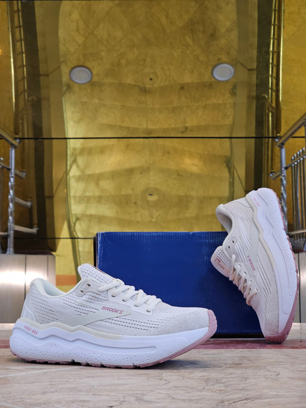 کتونی رانینگ و پیاده روی وارداتی بروکس گاست مکس ۲/Brooks ghost max 2 / ساخت ویتنام / سایز 40 الی 45/ضمانت اصالت کالا