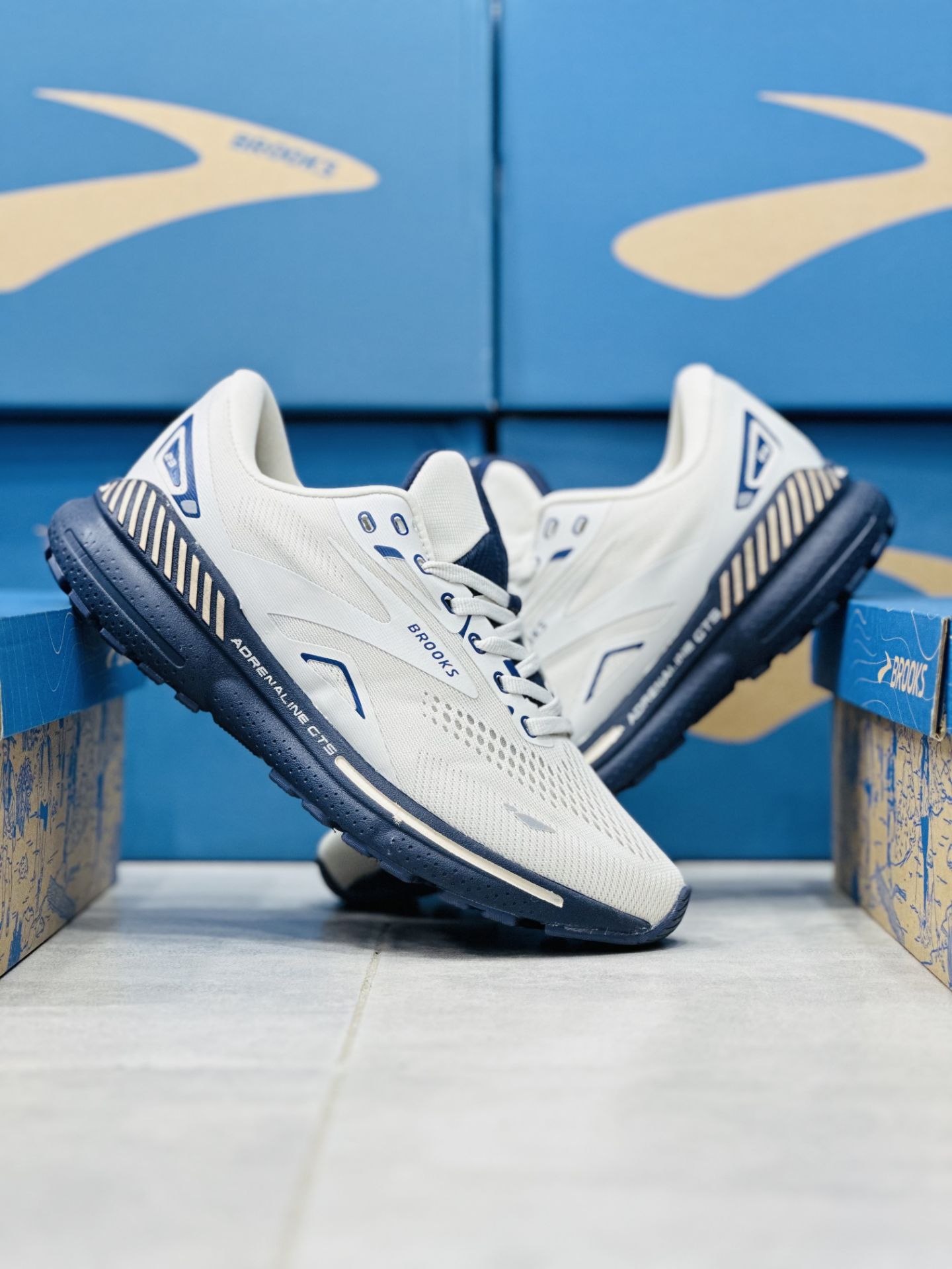 کتونی رانینگ و پیاده روی بروکس ادرنالین 23/سایز 40 الی 45/ساخت ویتنام/Brooks Adrenaline 23/ضمانت اصالت کالا