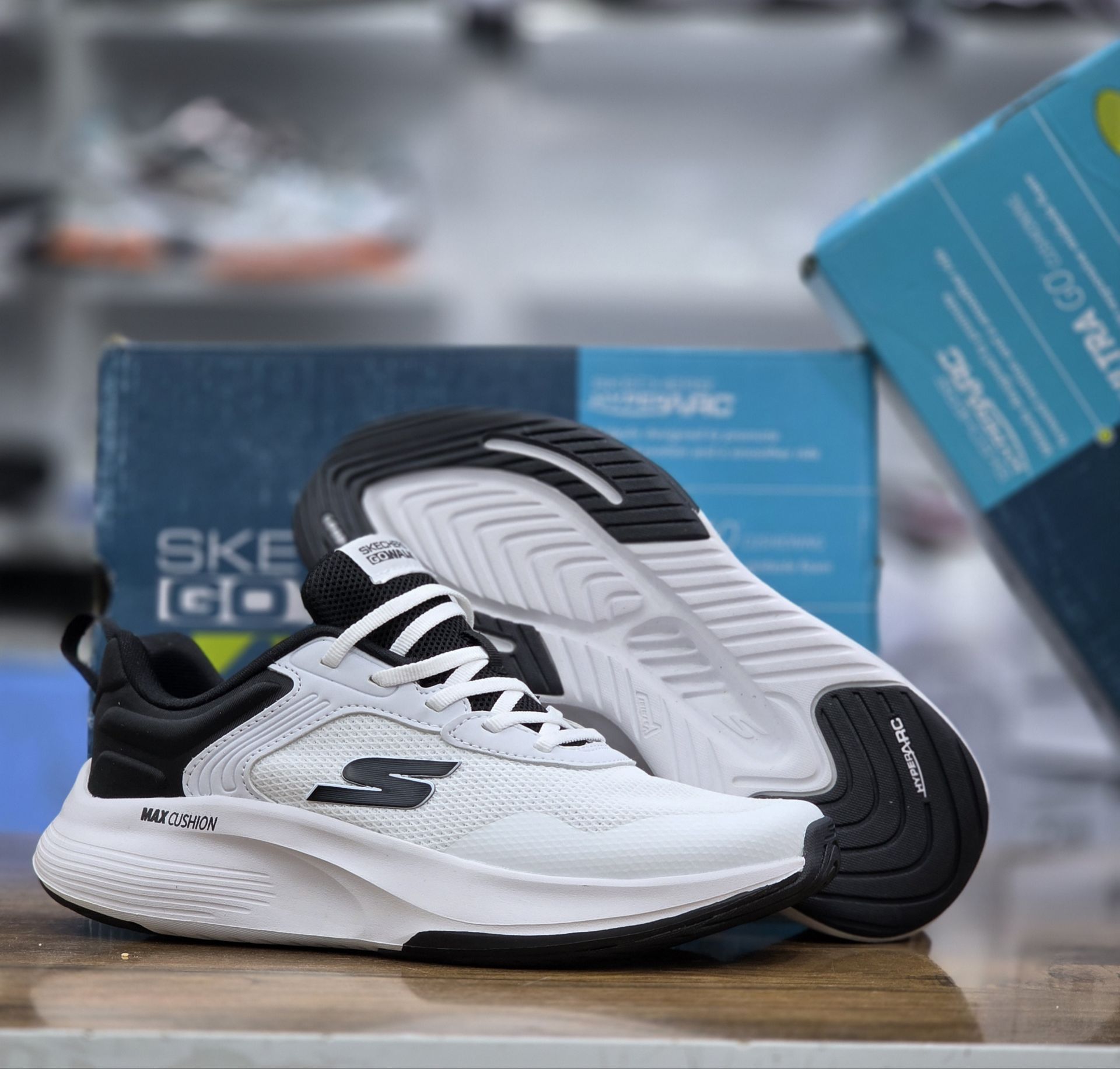 کتونی مسترکوالیتی اسکیچرز مکس کوشن/ Skechers Max Cushioning / سایز 40 الی 45/ ساخت ویتنام/ ضمانت کالا