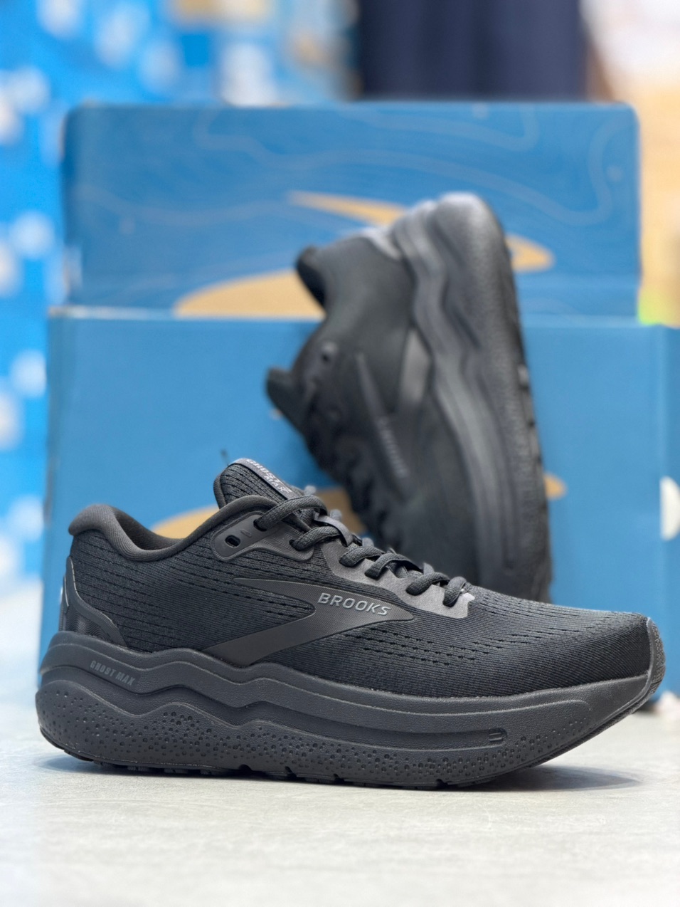 کتونی رانینگ و پیاده روی وارداتی بروکس گاست مکس ۲/Brooks ghost max 2 / ساخت ویتنام / سایز 40 الی 45/ضمانت اصالت کالا