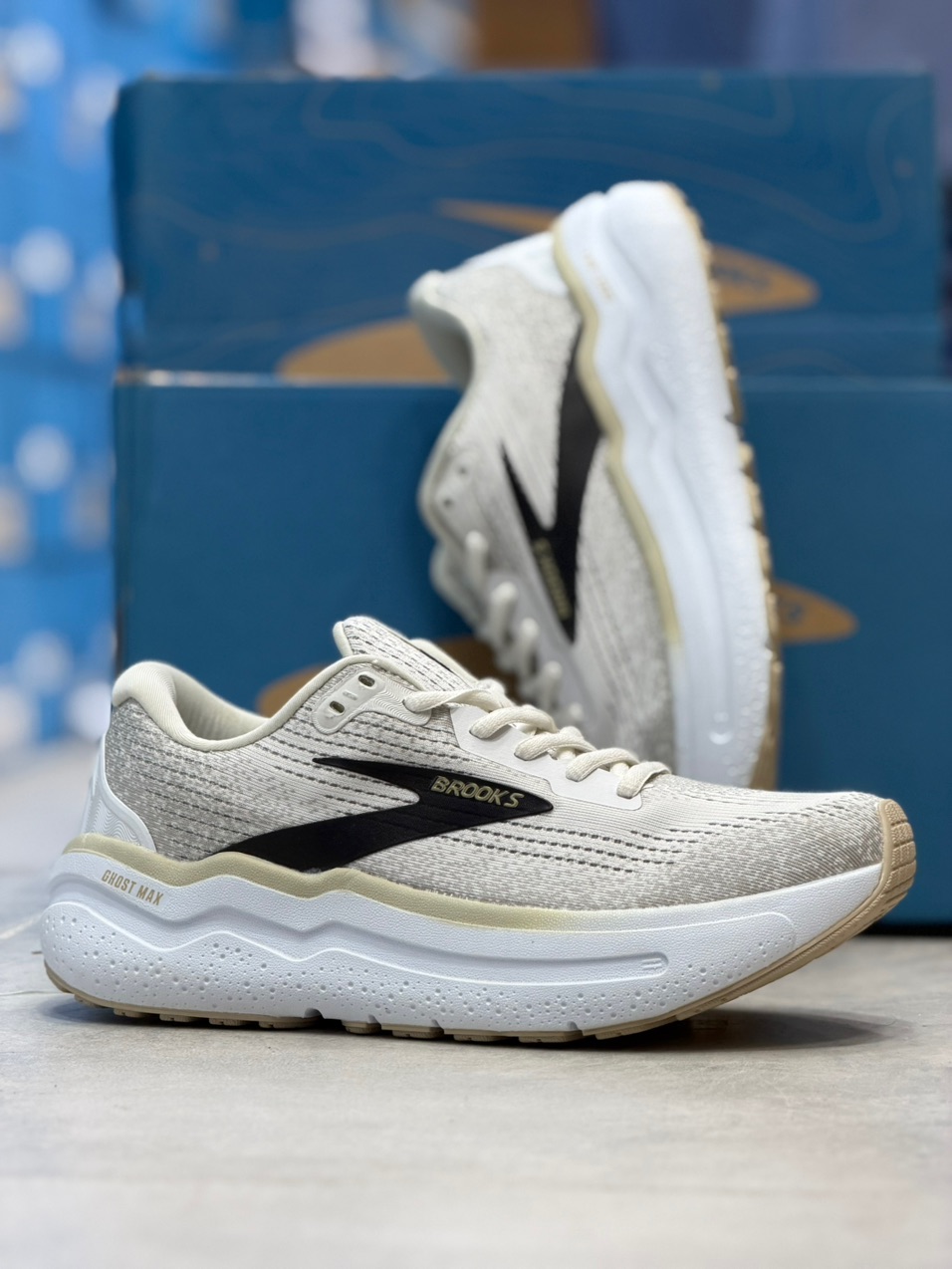کتونی رانینگ و پیاده روی وارداتی بروکس گاست مکس ۲/Brooks ghost max 2 / ساخت ویتنام / سایز 40 الی 45/ضمانت اصالت کالا
