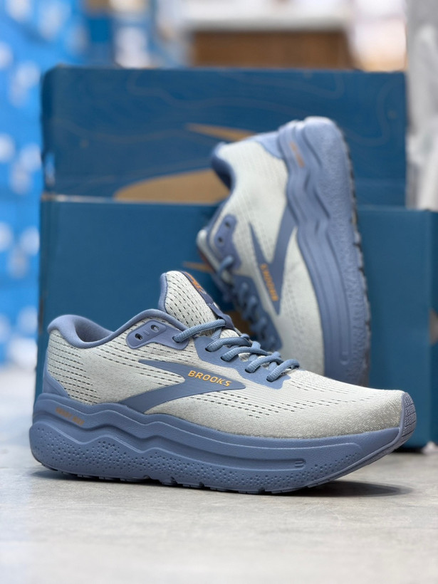 کتونی رانینگ و پیاده روی وارداتی بروکس گاست مکس ۲/Brooks ghost max 2 / ساخت ویتنام / سایز 40 الی 45/ضمانت اصالت کالا