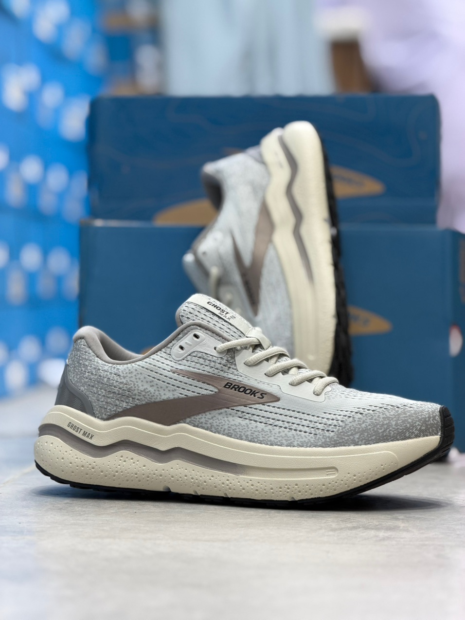 کتونی رانینگ و پیاده روی وارداتی بروکس گاست مکس ۲/Brooks ghost max 2 / ساخت ویتنام / سایز 40 الی 45/ضمانت اصالت کالا