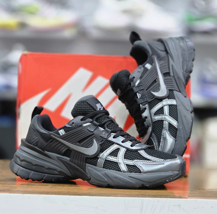 کتونی مسترکوالیتی نایک وی تو کی Nike V2k Run/سایز 40 الی 45/ساخت ویتنام/ضمانت کیفیت کالا
