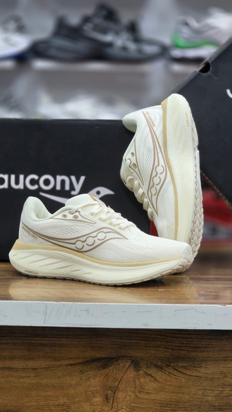 کتونی رانینگ و پیاده روی ساکونی مدل راید ۱۸ Saucony Ride 18/ ضمانت کیفیت کالا / فروش عمده و تک / سایز بندی ۴۰ ۴۱ ۴۲ ۴۳ ۴۴ ۴۵