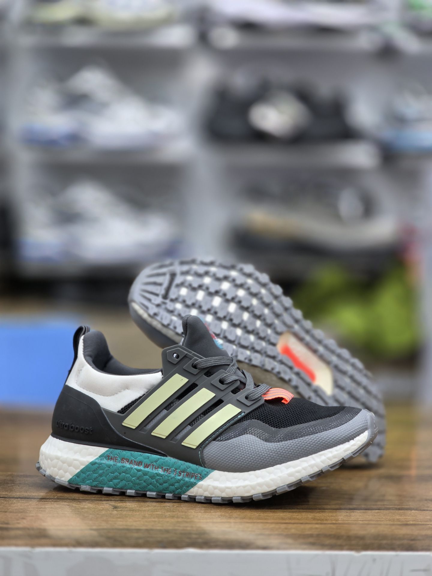 کتونی آدیداس اولترا بوست/ سایز ۳۶ ۳۷ ۳۸ ۳۹ ۴۰ / ساخت ویتنام / Adidas ultraboost All Terrain vietnam