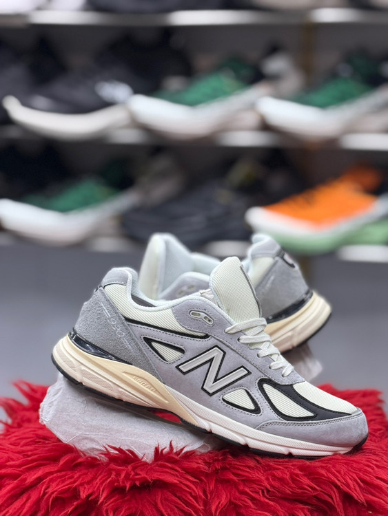 کتونی مسترکوالیتی نیوبالانس 990/سایز 40 الی 45/ساخت ویتنام/New Balance 990/ضمانت اصالت کالا