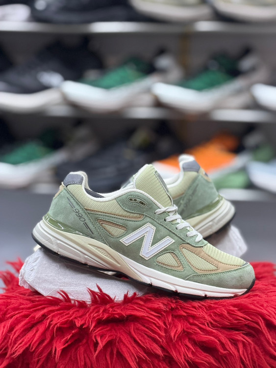 کتونی مسترکوالیتی نیوبالانس 990/سایز 40 الی 45/ساخت ویتنام/New Balance 990/ضمانت اصالت کالا