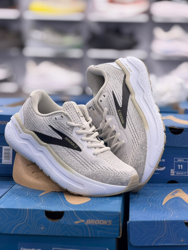 کتونی رانینگ و پیاده روی وارداتی بروکس گاست مکس ۲/Brooks ghost max 2 / ساخت ویتنام / سایز 40 الی 45/ضمانت اصالت کالا